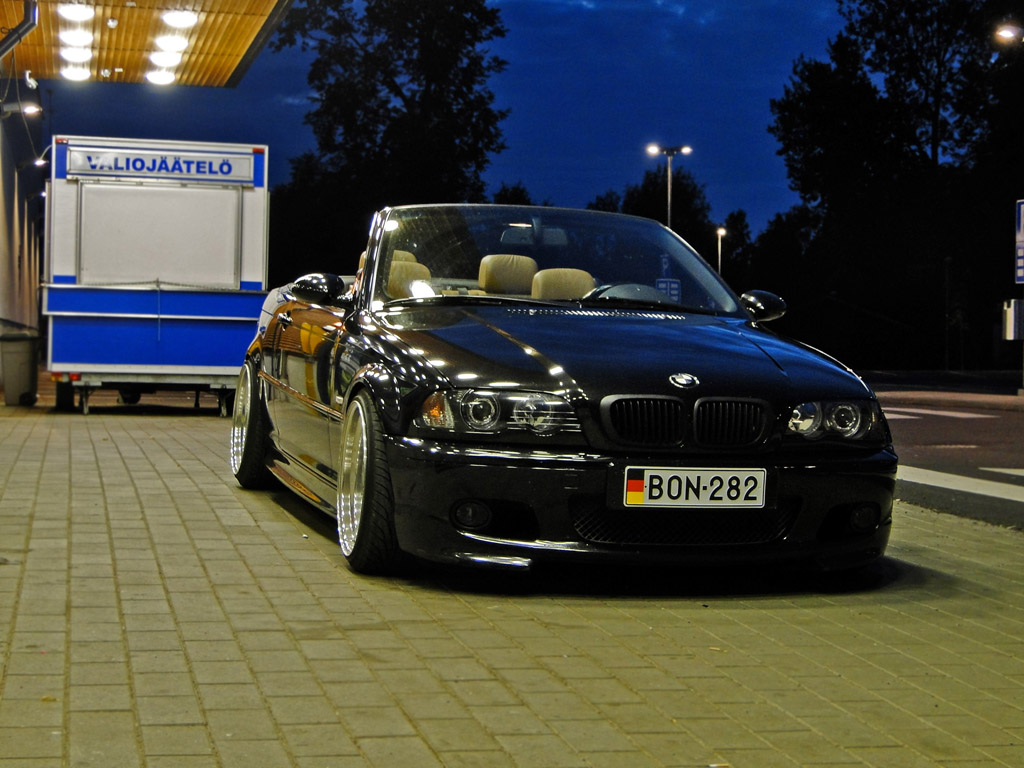 2002 BMW 330 photo