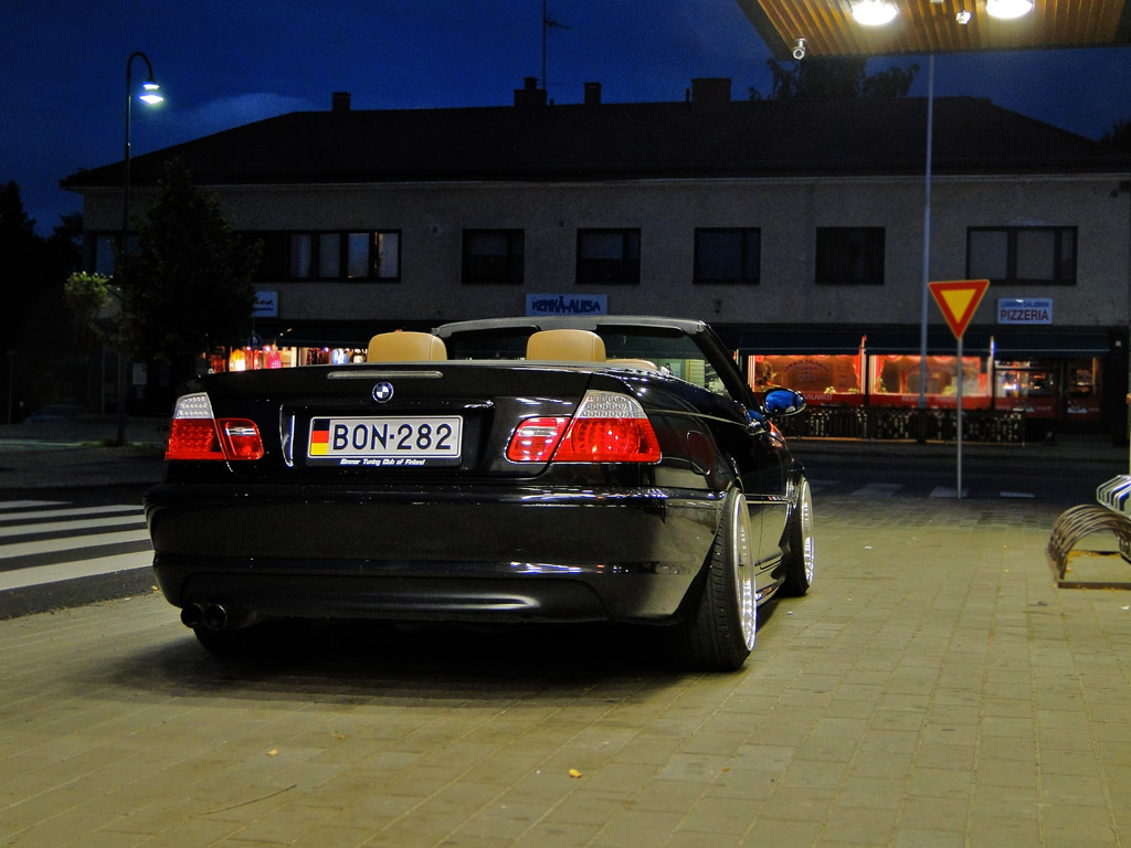 2002 BMW 330 photo