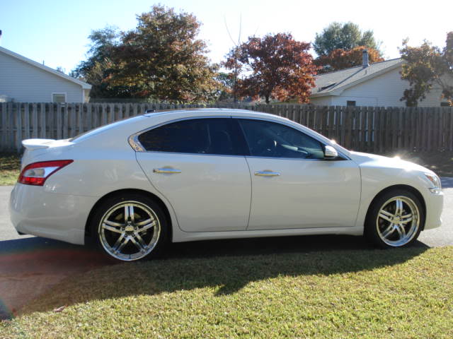 2009 Nissan Maxima photo