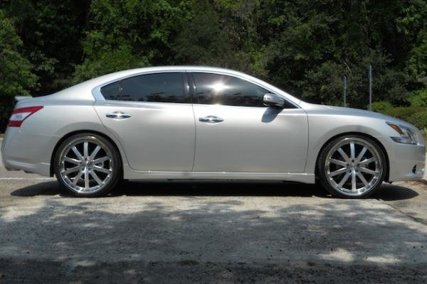 2010 Nissan Maxima photo