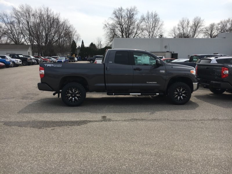 2017 Toyota Tundra photo