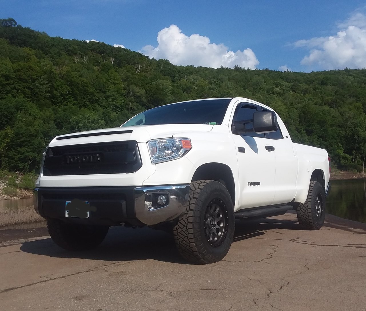 2017 Toyota Tundra photo