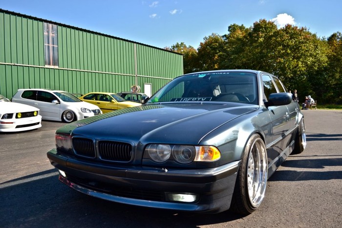 2001 BMW 740 photo