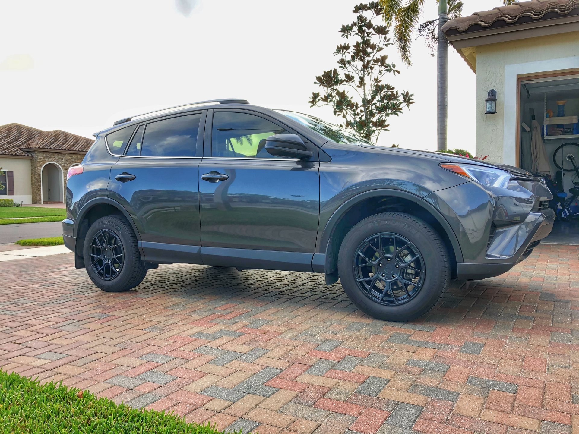 2018 Toyota RAV4 photo