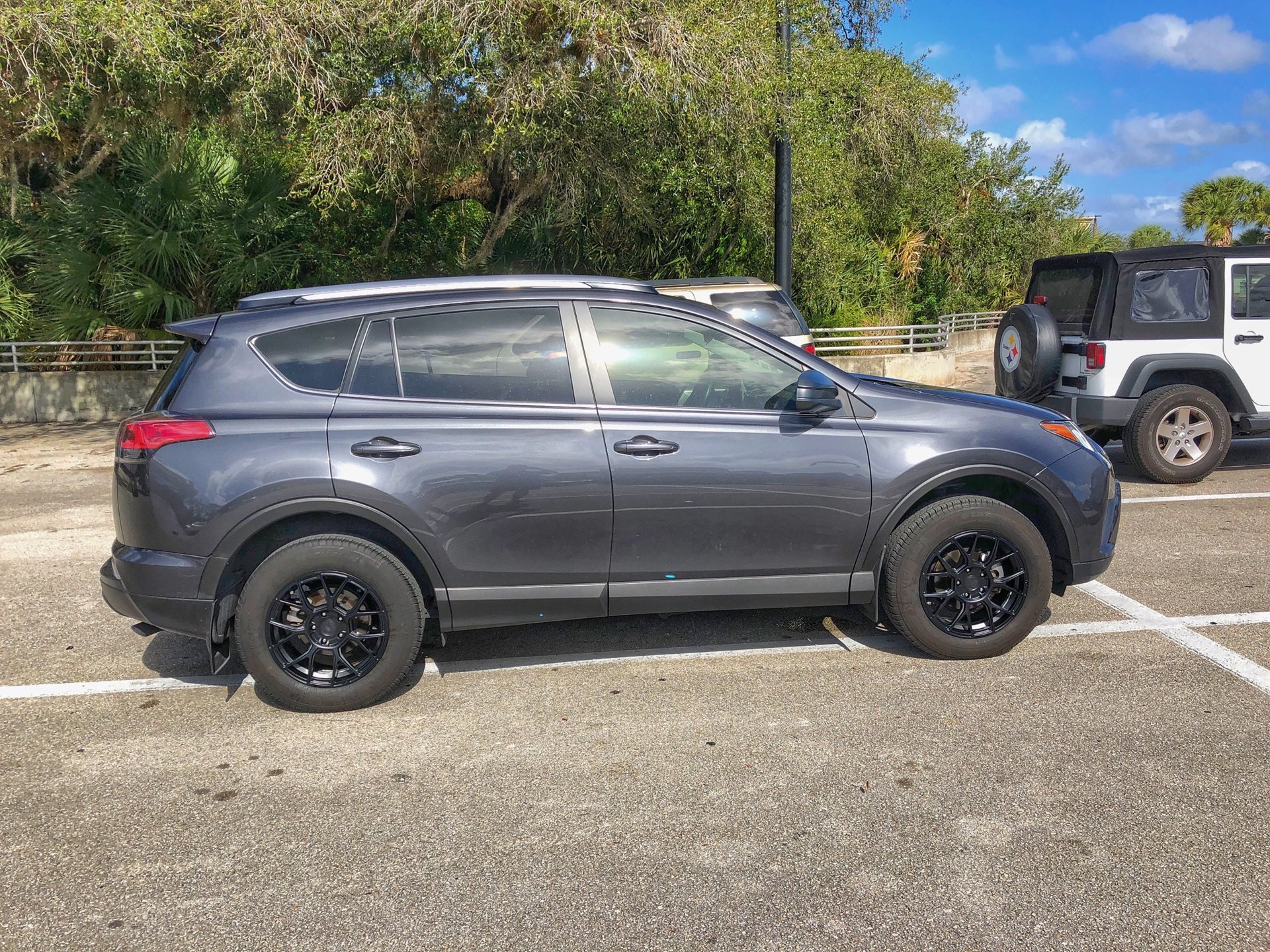 2018 Toyota RAV4 photo