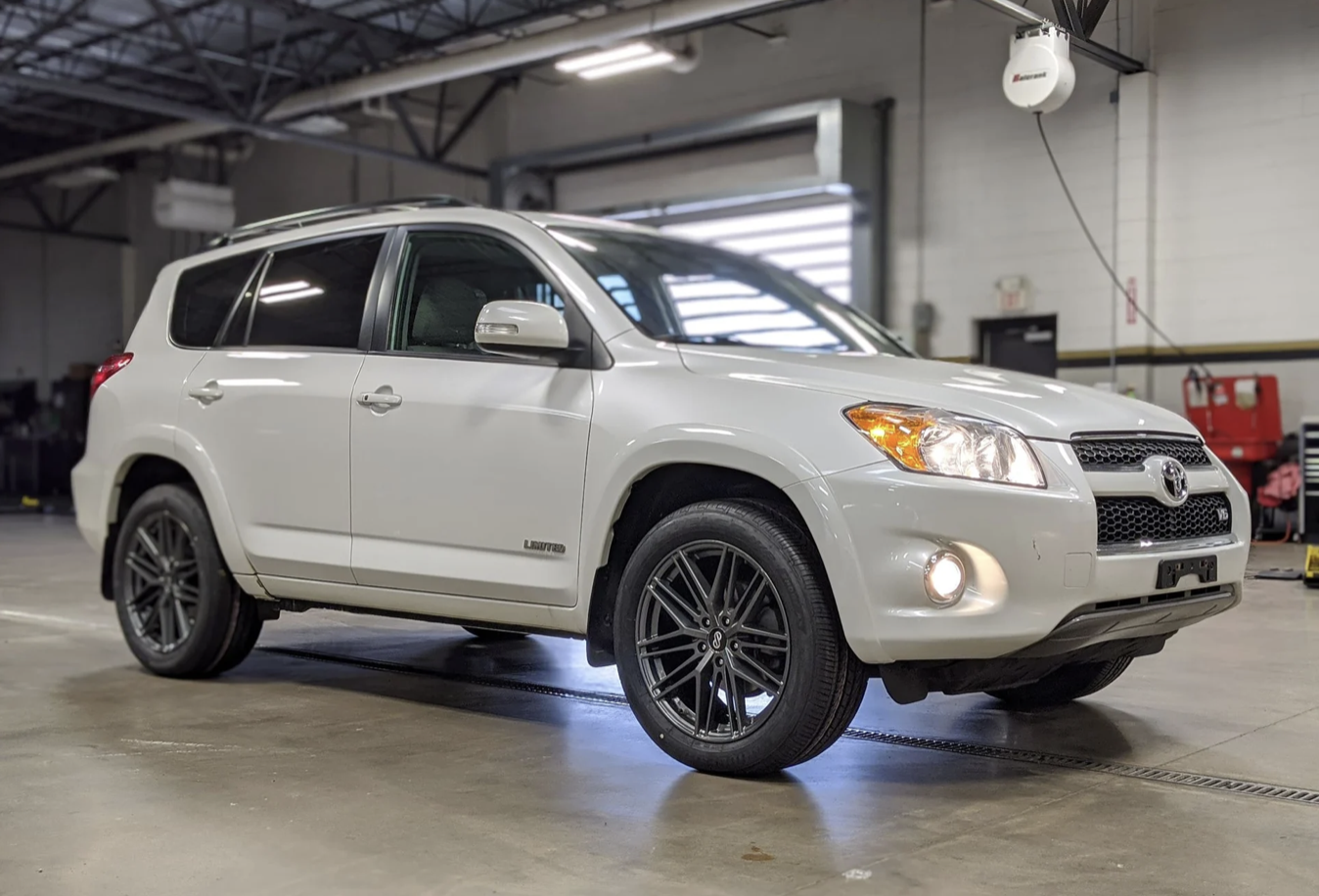 2010 Toyota RAV4 photo
