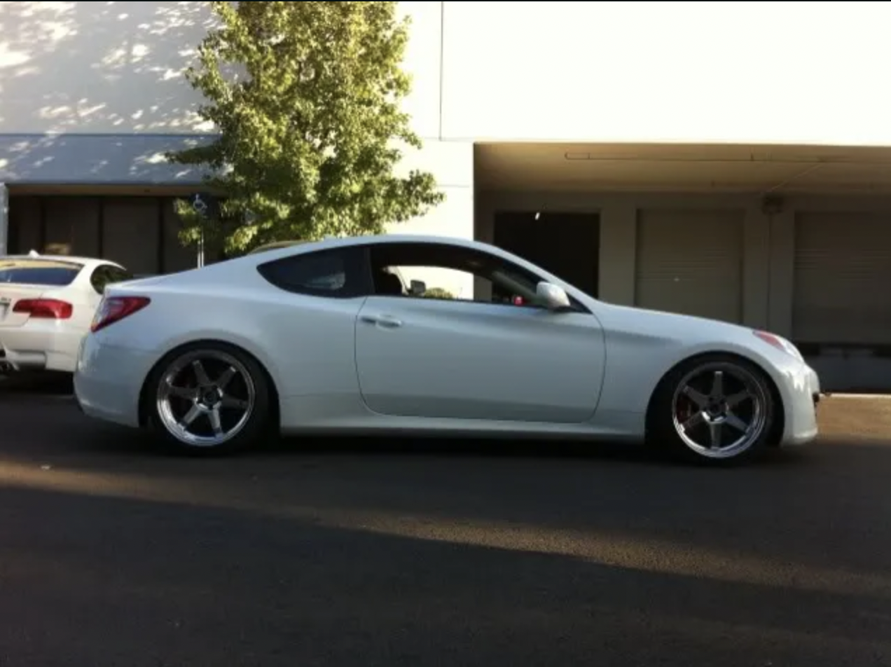 2010 Hyundai Genesis Coupe photo