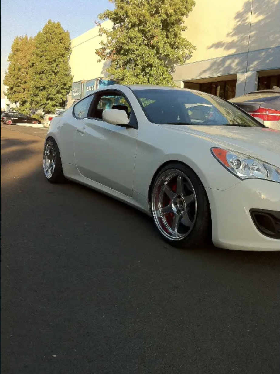 2010 Hyundai Genesis Coupe photo