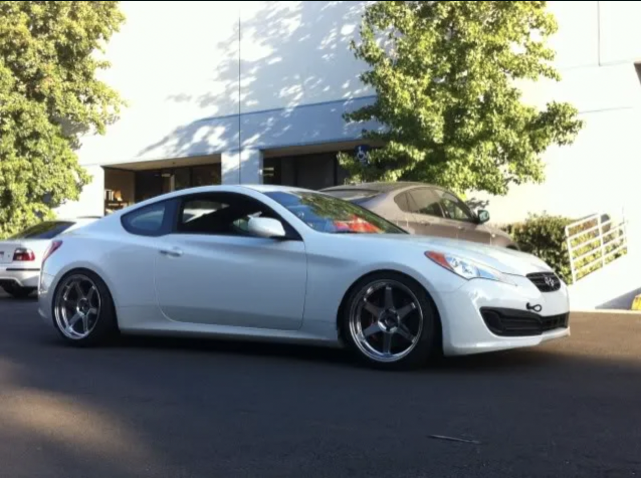 2010 Hyundai Genesis Coupe photo