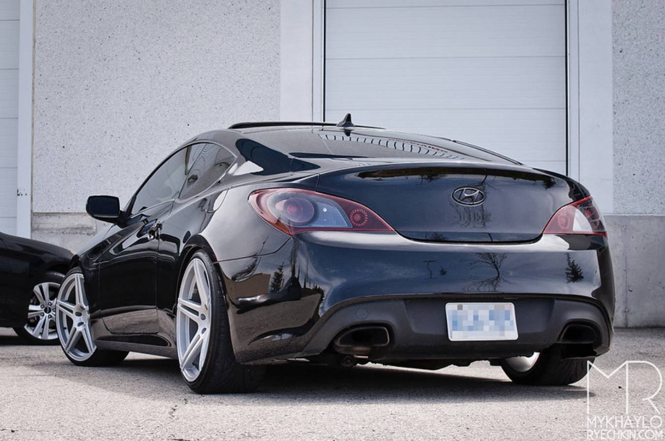 2010 Hyundai Genesis Coupe photo