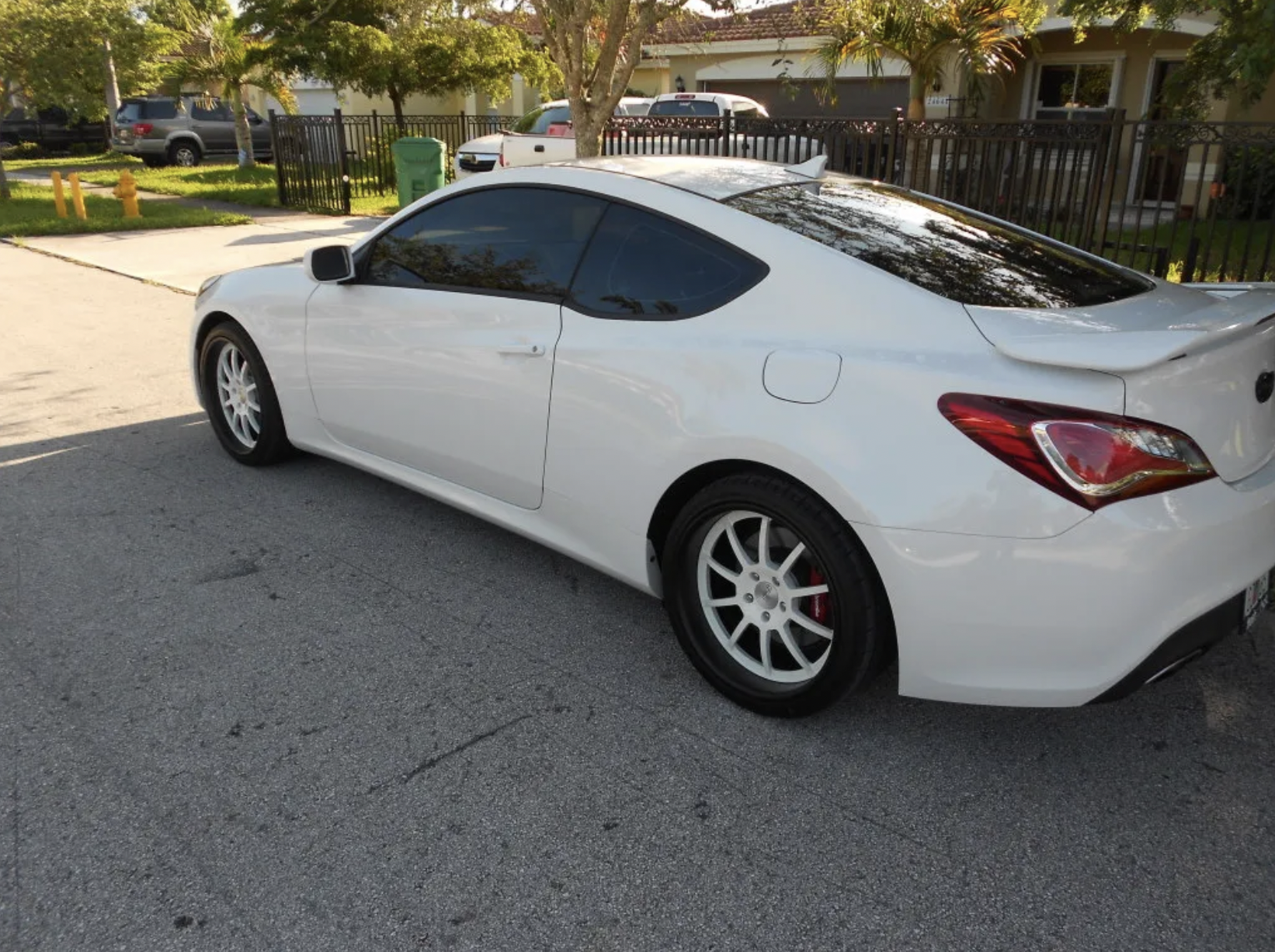 2010 Hyundai Genesis Coupe photo