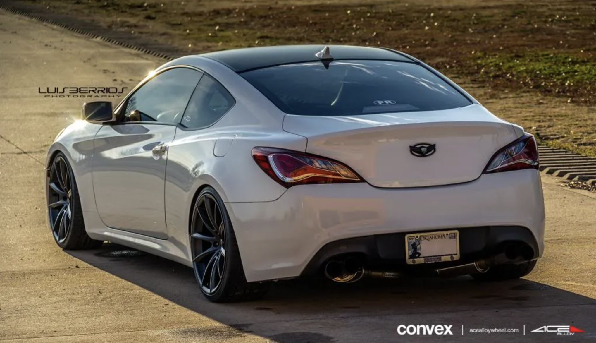 2010 Hyundai Genesis Coupe photo