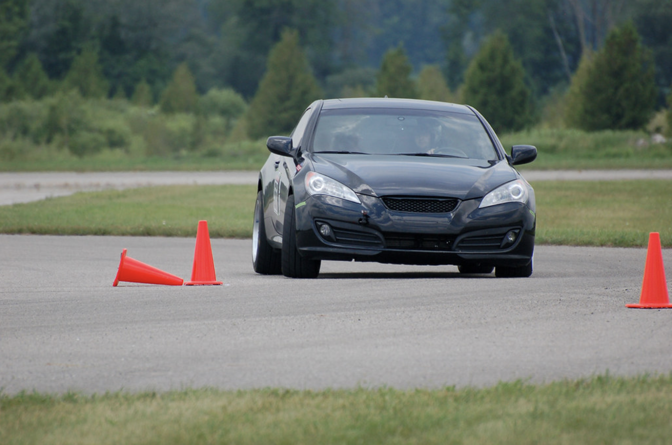 2010 Hyundai Genesis Coupe photo