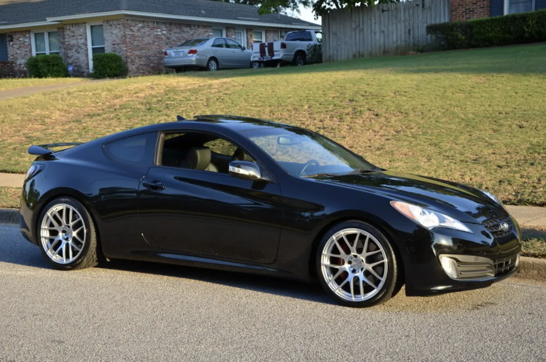 2010 Hyundai Genesis Coupe photo
