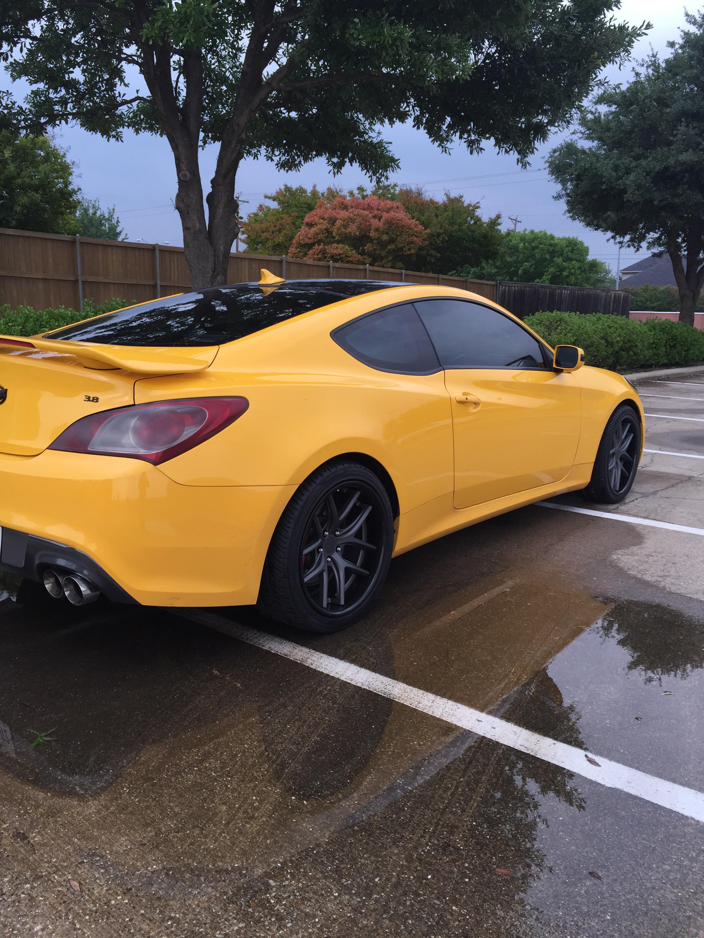 2010 Hyundai Genesis Coupe photo