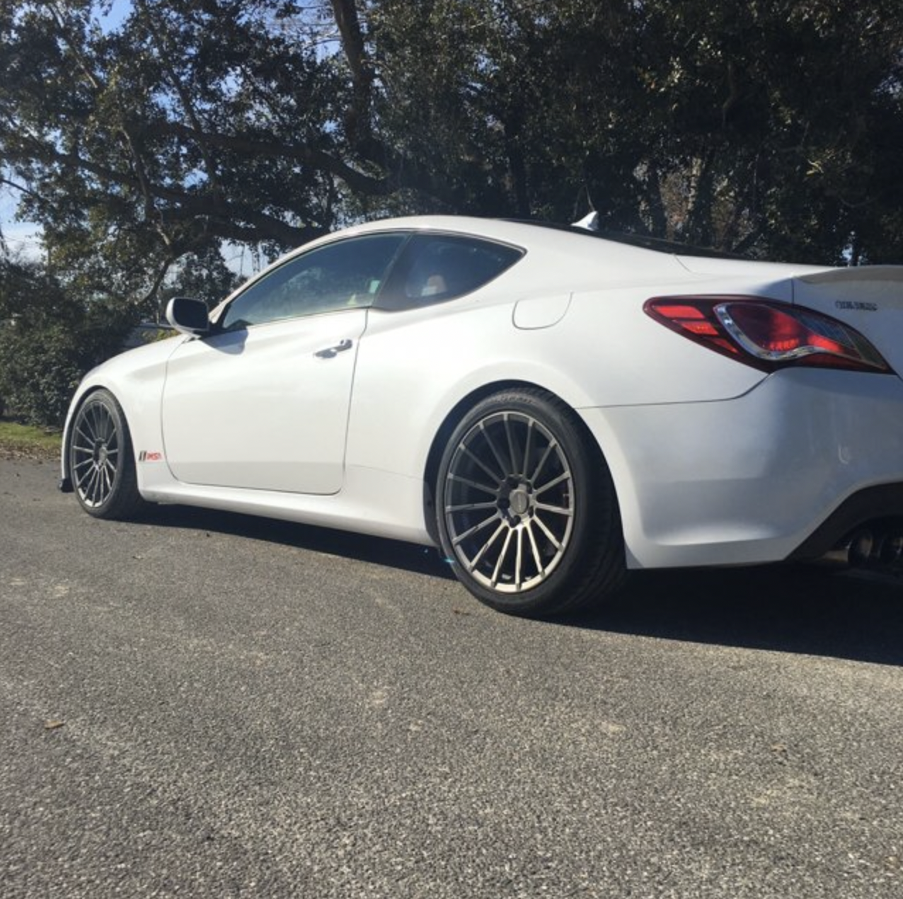 2010 Hyundai Genesis Coupe photo