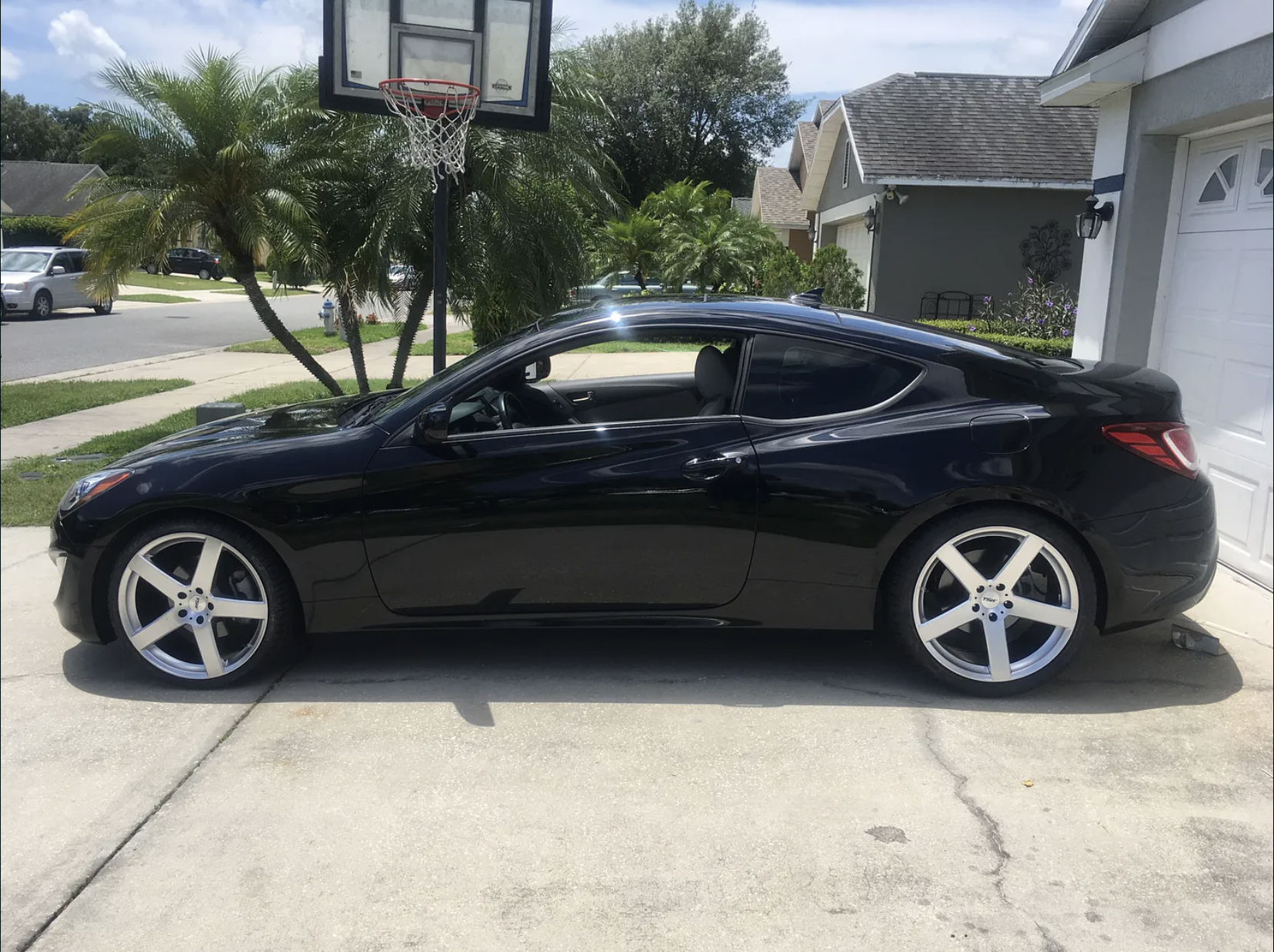 2010 Hyundai Genesis Coupe photo