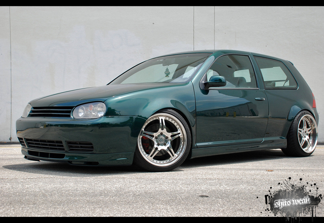 2003 Volkswagen Golf photo
