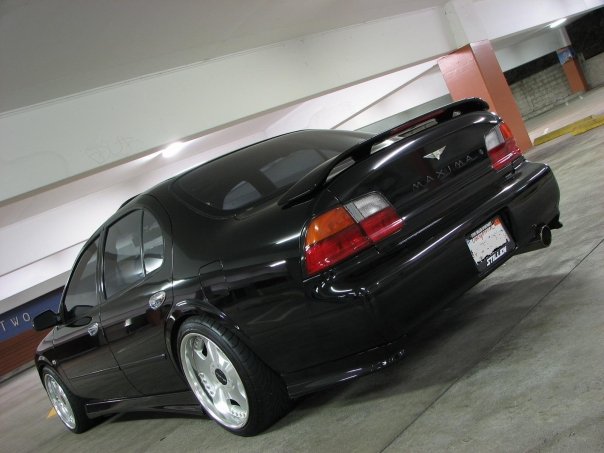 1995 Nissan Maxima photo