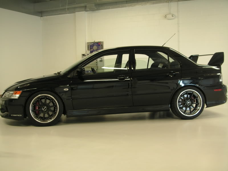 2004 Mitsubishi Lancer Evolution photo