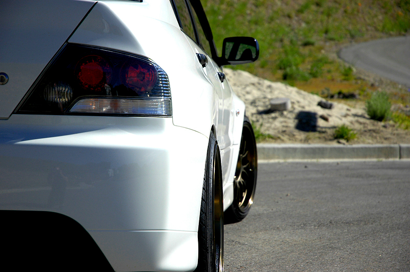 2004 Mitsubishi Lancer Evolution photo