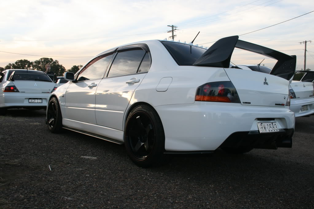 2003 Mitsubishi Lancer Evolution photo