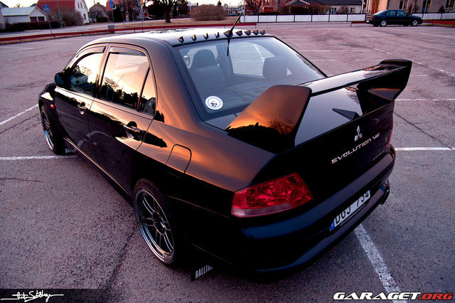 2003 Mitsubishi Lancer Evolution photo