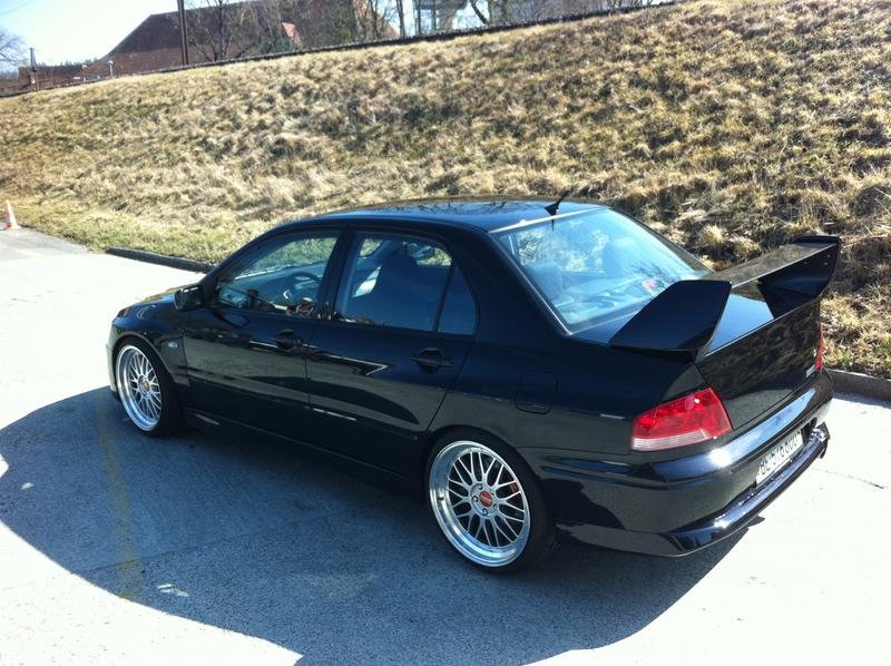 2003 Mitsubishi Lancer Evolution photo