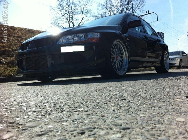 2003 Mitsubishi Lancer Evolution photo