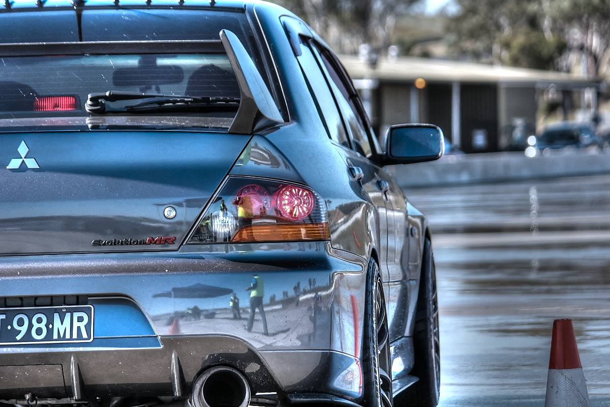 2003 Mitsubishi Lancer Evolution photo
