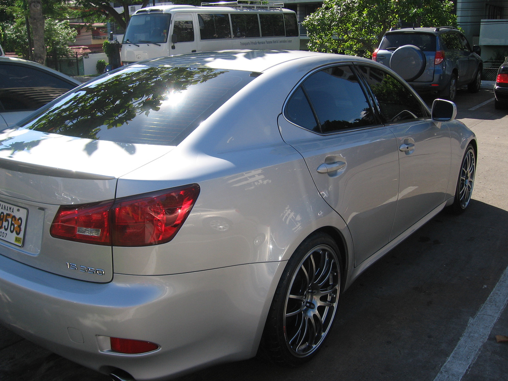 2006 Lexus IS 350 photo