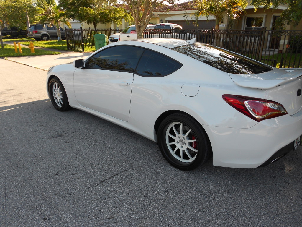 2011 Hyundai Genesis photo