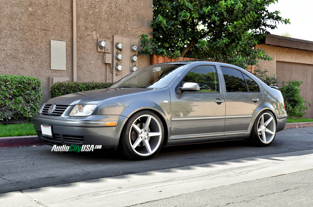 2004 Volkswagen Jetta photo