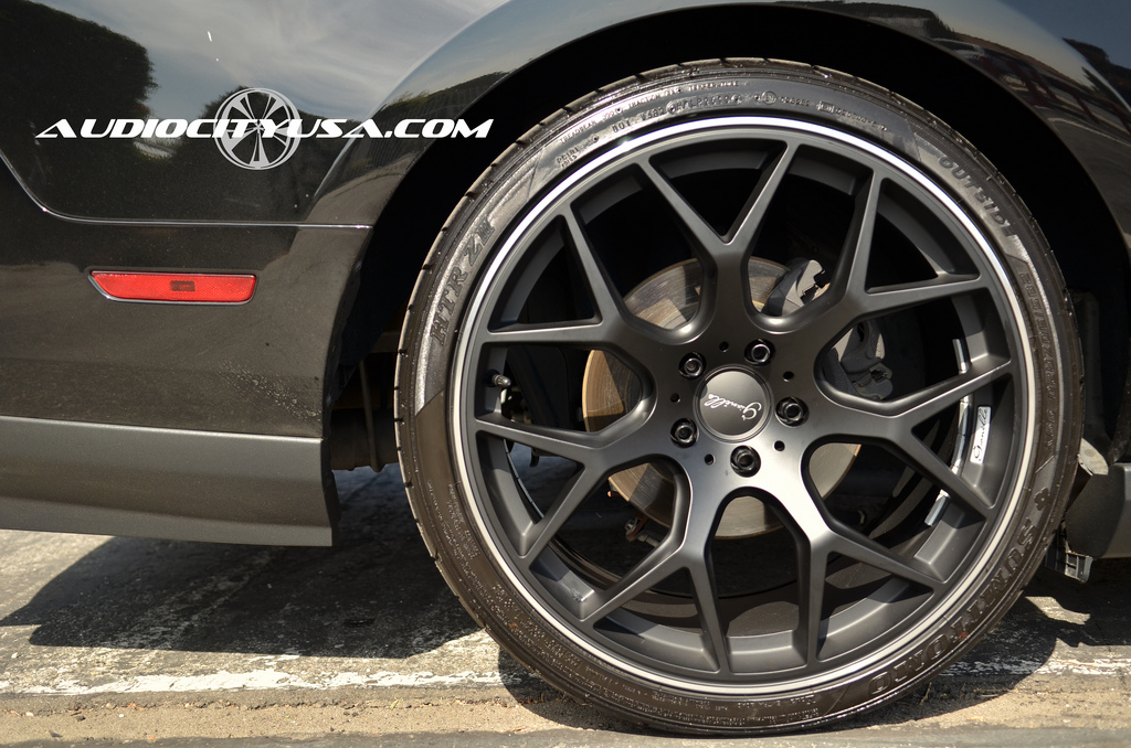 2012 Ford Mustang photo