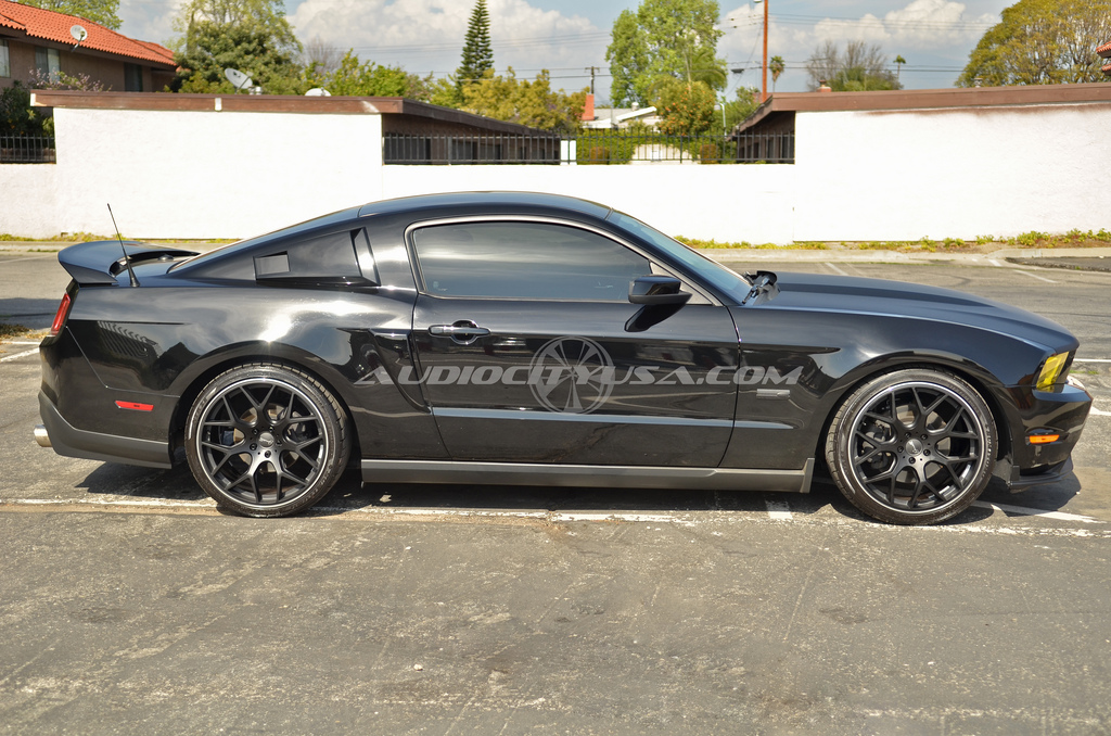 2012 Ford Mustang photo