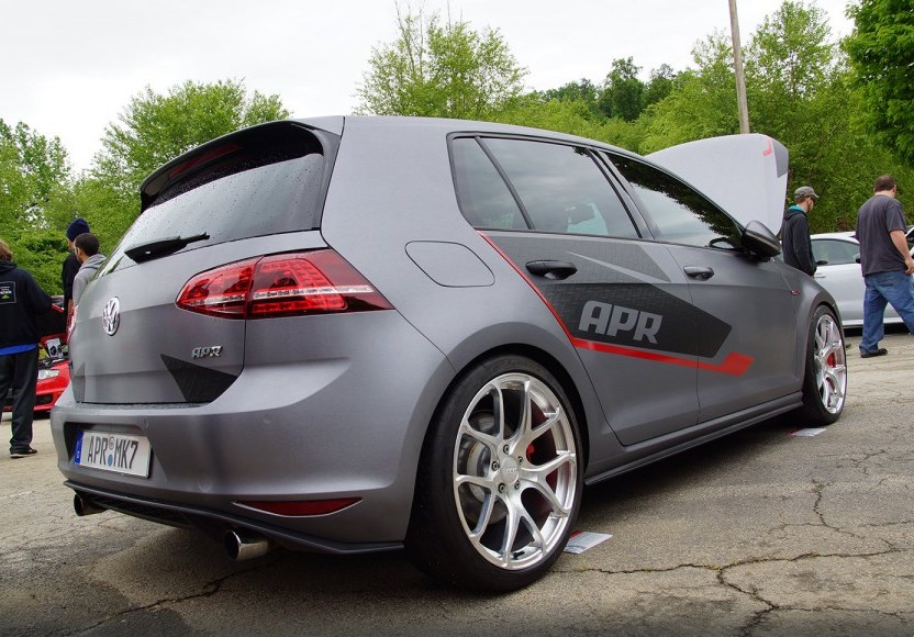 2015 Volkswagen Golf GTI photo