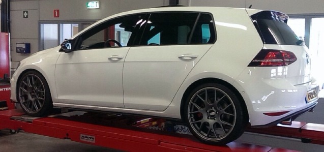 2015 Volkswagen Golf GTI photo
