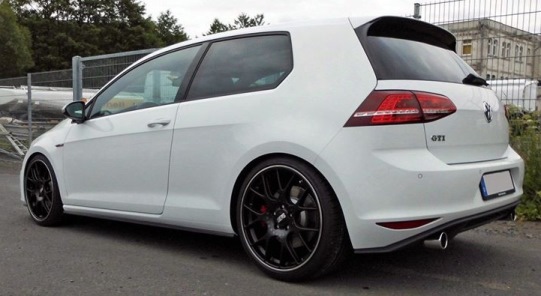 2015 Volkswagen Golf GTI photo