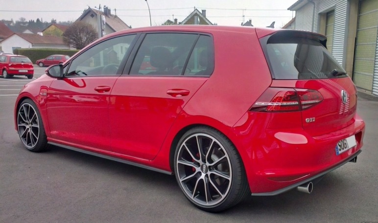 2015 Volkswagen Golf GTI photo
