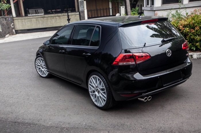 2015 Volkswagen Golf GTI photo