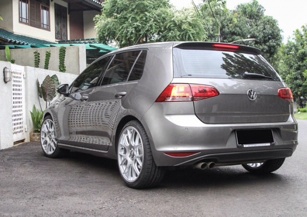2015 Volkswagen Golf GTI photo