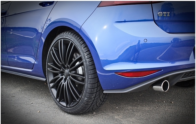 2015 Volkswagen Golf GTI photo