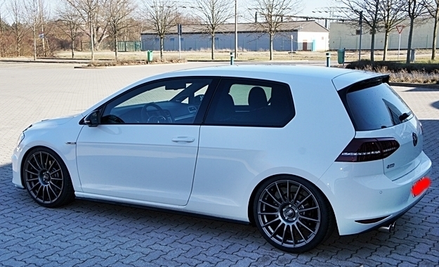2015 Volkswagen Golf GTI photo