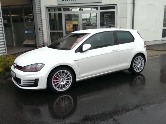 2015 Volkswagen Golf GTI photo