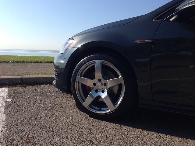 2015 Volkswagen Golf GTI photo