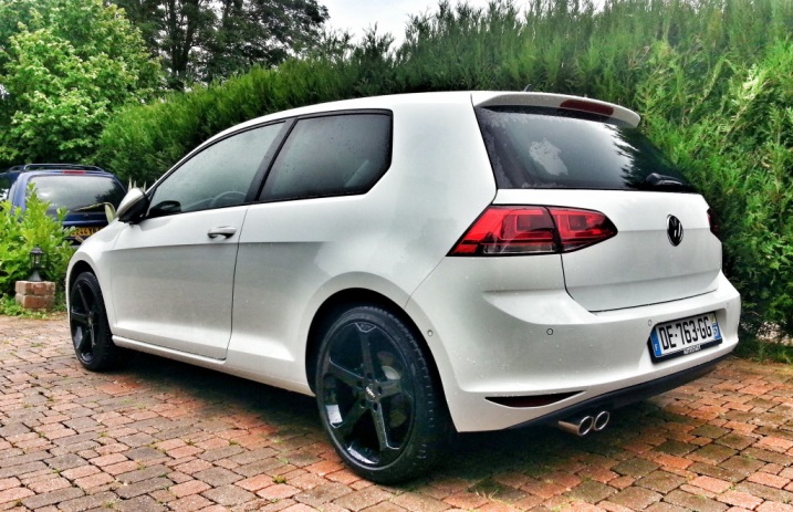 2015 Volkswagen Golf GTI photo