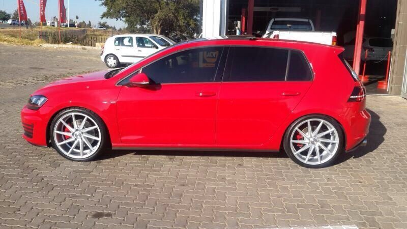 2015 Volkswagen Golf GTI photo