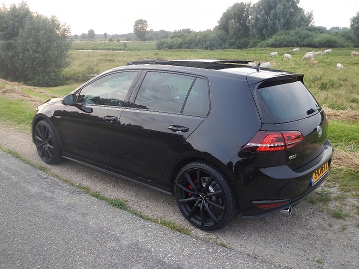 2015 Volkswagen Golf GTI photo