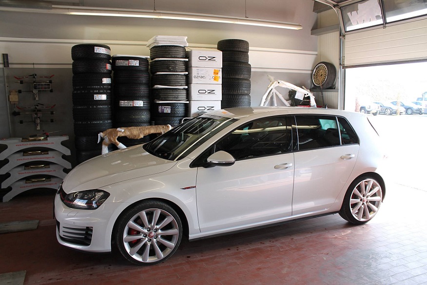 2015 Volkswagen Golf GTI photo