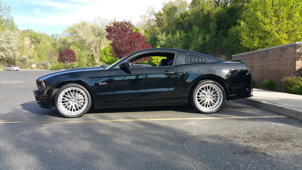 2012 Ford Mustang photo